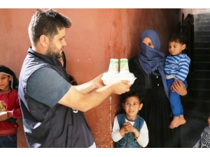 Akçakale’de Bin Aileye Sıcak İftar Yemeği