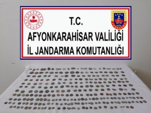 Afyonkarahisar’da Tam 270 Parça Tarihi Eser Ele Geçirildi