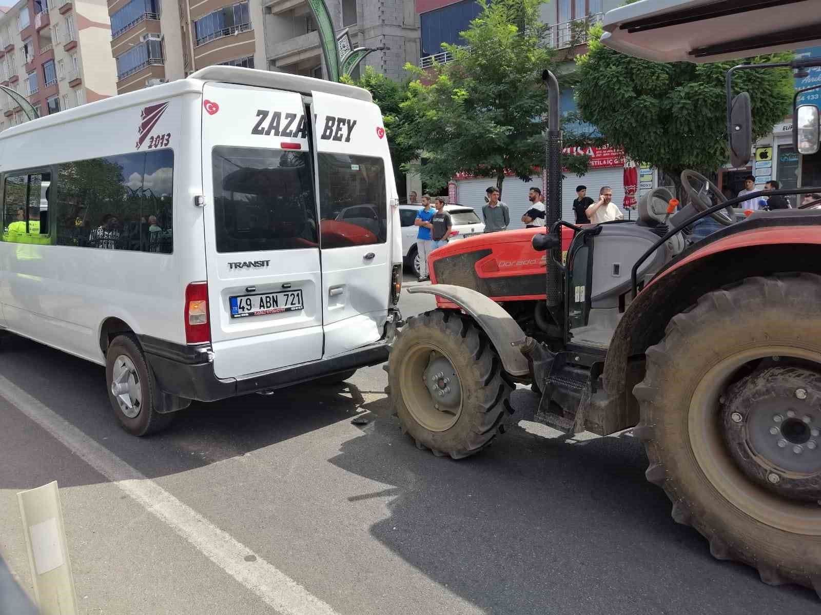 bingol-de-zincirleme-kaza-4-arac-carpisti