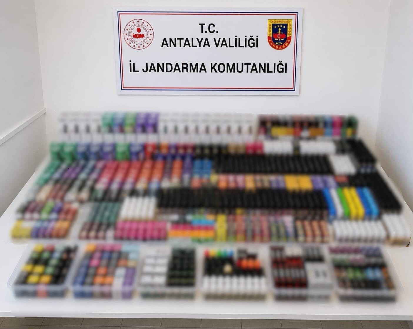 antalya-da-kacak-elektronik-sigara-operasyonu