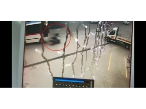 Motosikletli Gençlerin Kaza Anı Kamerada