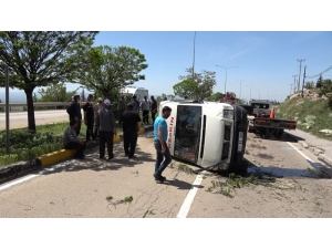 Kırıkkale’de Yolcu Minibüsü Devrildi: 7 Yaralı