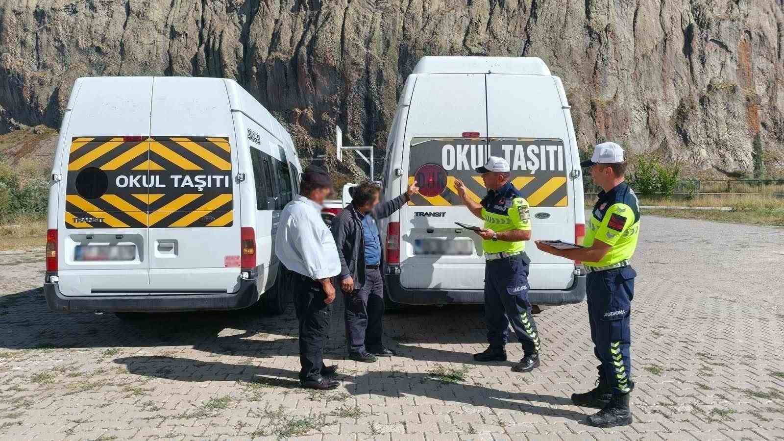 jandarmadan-okul-servislerine-denetim