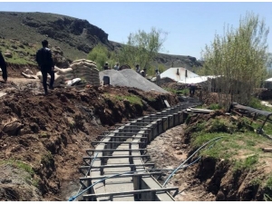 Van Büyükşehir Belediyesi Çiftçiyi Desteklemeye Devam Ediyor