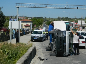 Tarihi Köprüde Kaza