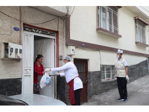 İhtiyaç Sahibi Vatandaşlara Sıcak İftar Yemeği