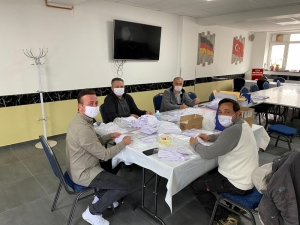 Almanya’da Cami Derneğinin Ürettiği Maskeler Belediyeye Bağışlandı