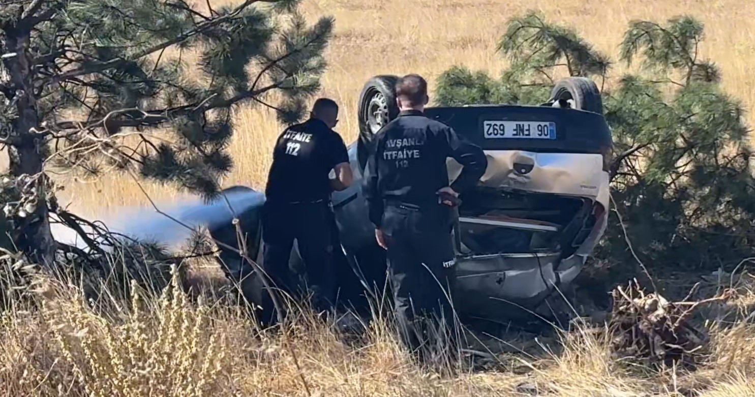 tavsanli-da-trafik-kazasinda-takla-atan-otomobilden-yara-almadan-kurtuldu