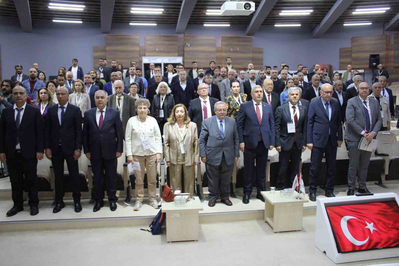 uluslararasi-kanatli-uretiminde-dijitallesme-ve-saglik-kongresi-tamamlandi
