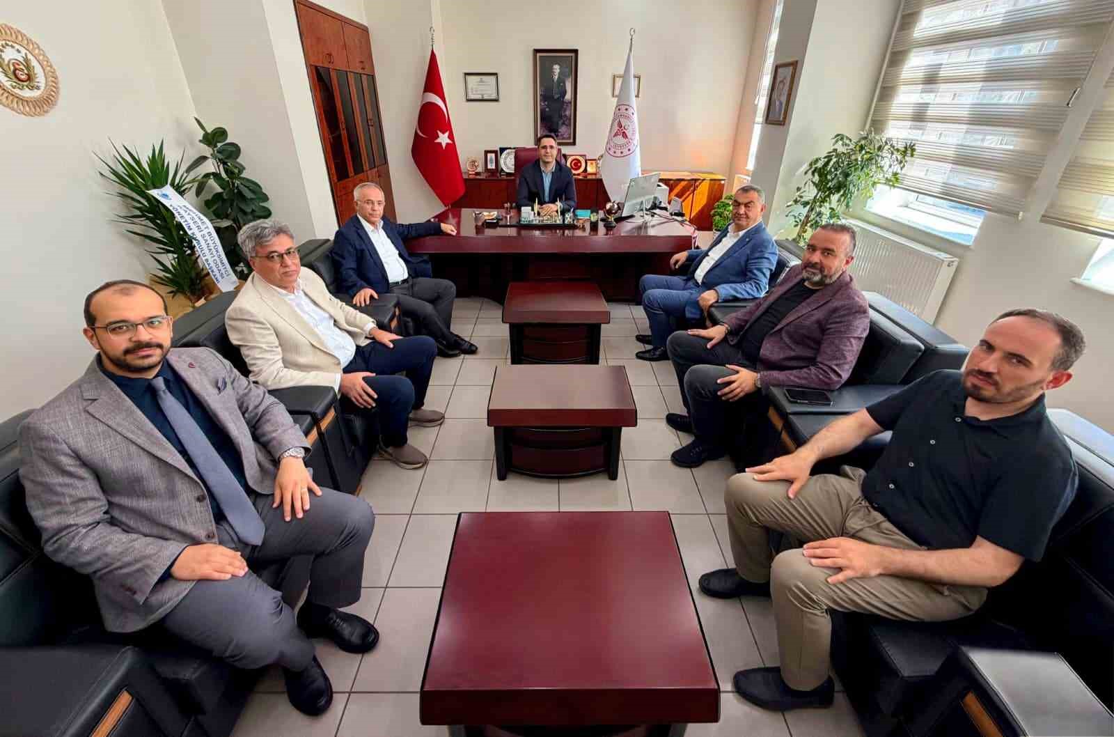 kayseri-devlet-hastanesi-nde-saglik-hizmetleri-ile-sanayi-kuruluslari-arasindaki-is-birligi-gorusuldu