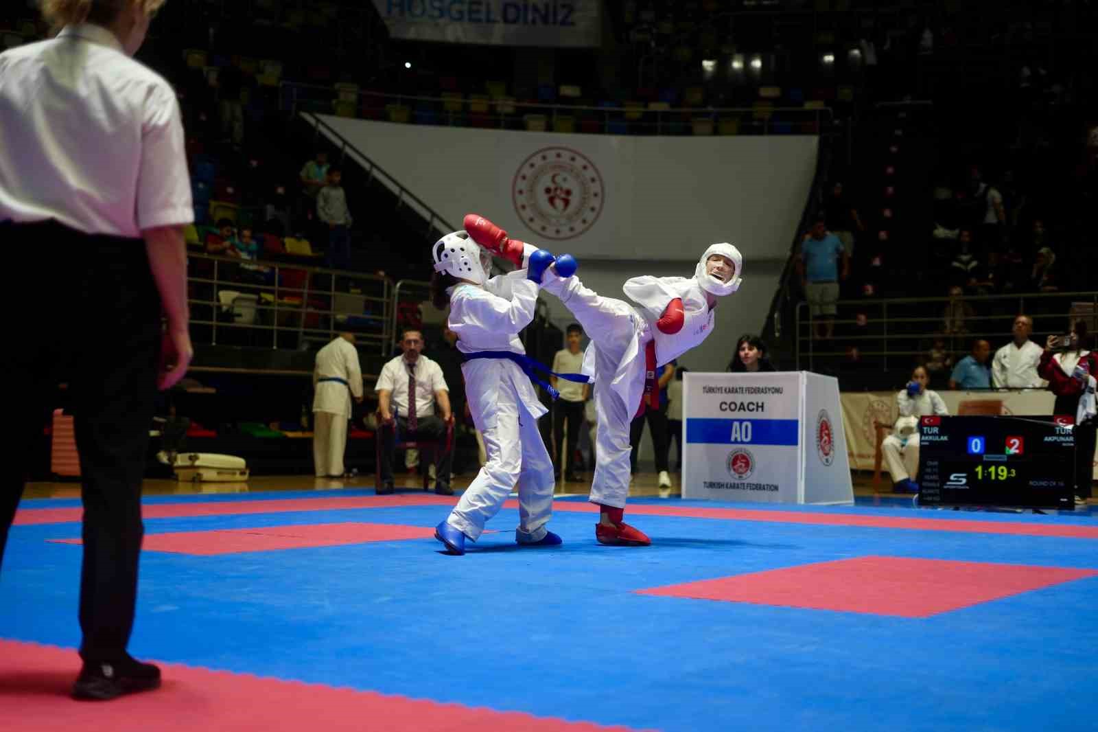 samsun-da-karadeniz-ve-hazar-ulkeleri-karate-sampiyonasi-basladi