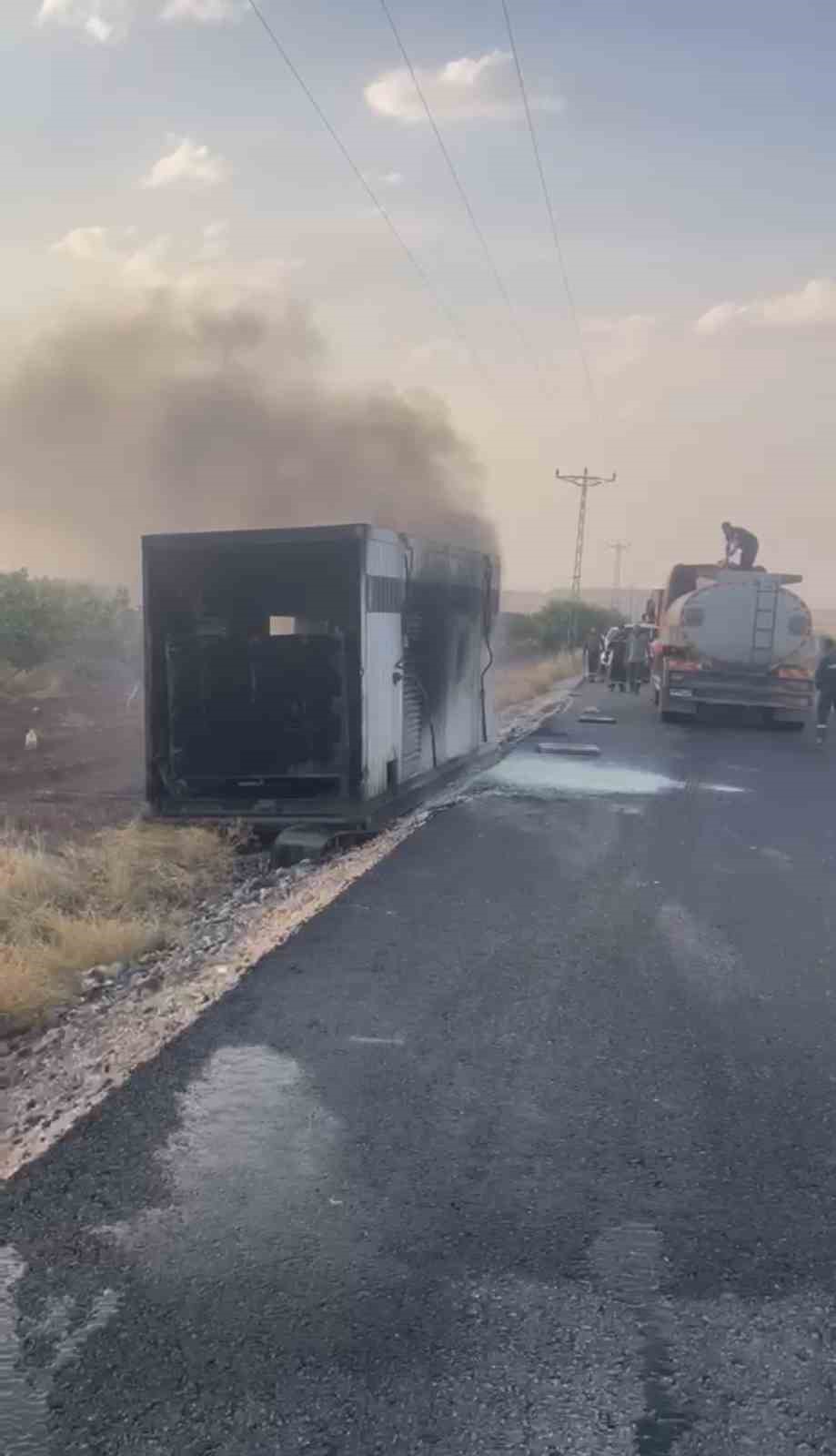 siirt-te-jenerator-tasiyan-tir-yan-yatti-jenerator-alev-aldi