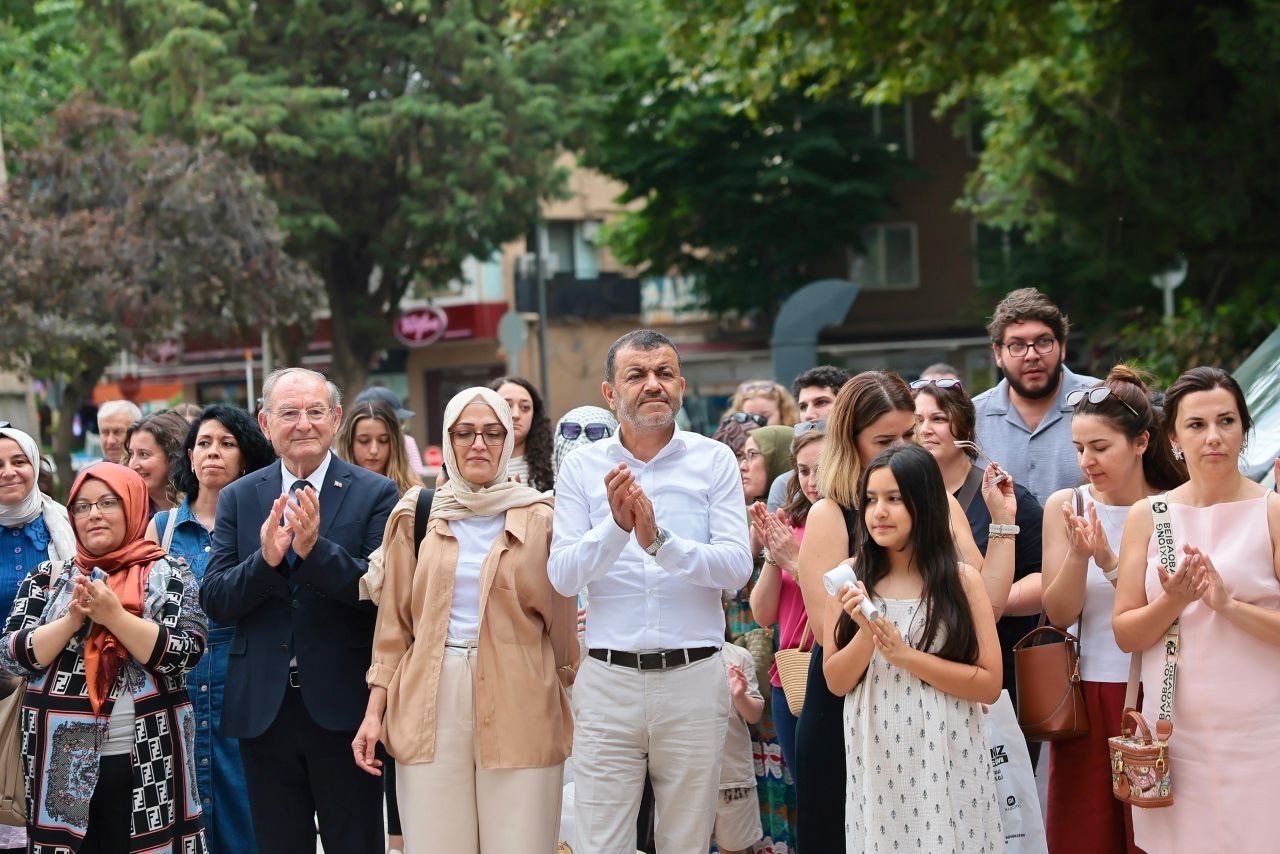 dunya-cizgileri-sergisi-2-temmuz-a-kadar-acik-kalacak