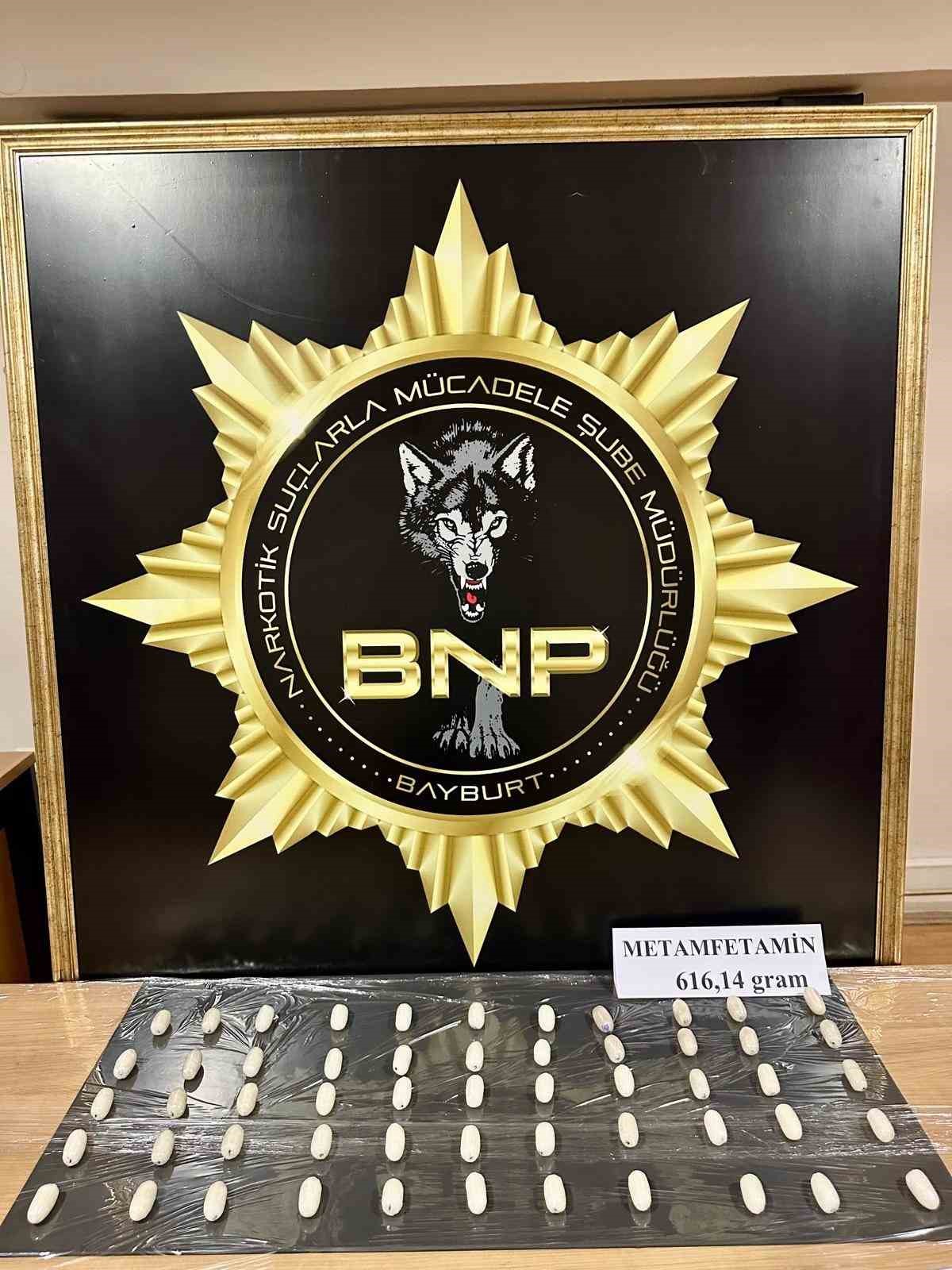 bayburt-ta-616-gram-metamfetaminle-yakalanan-2-supheli-tutuklandi