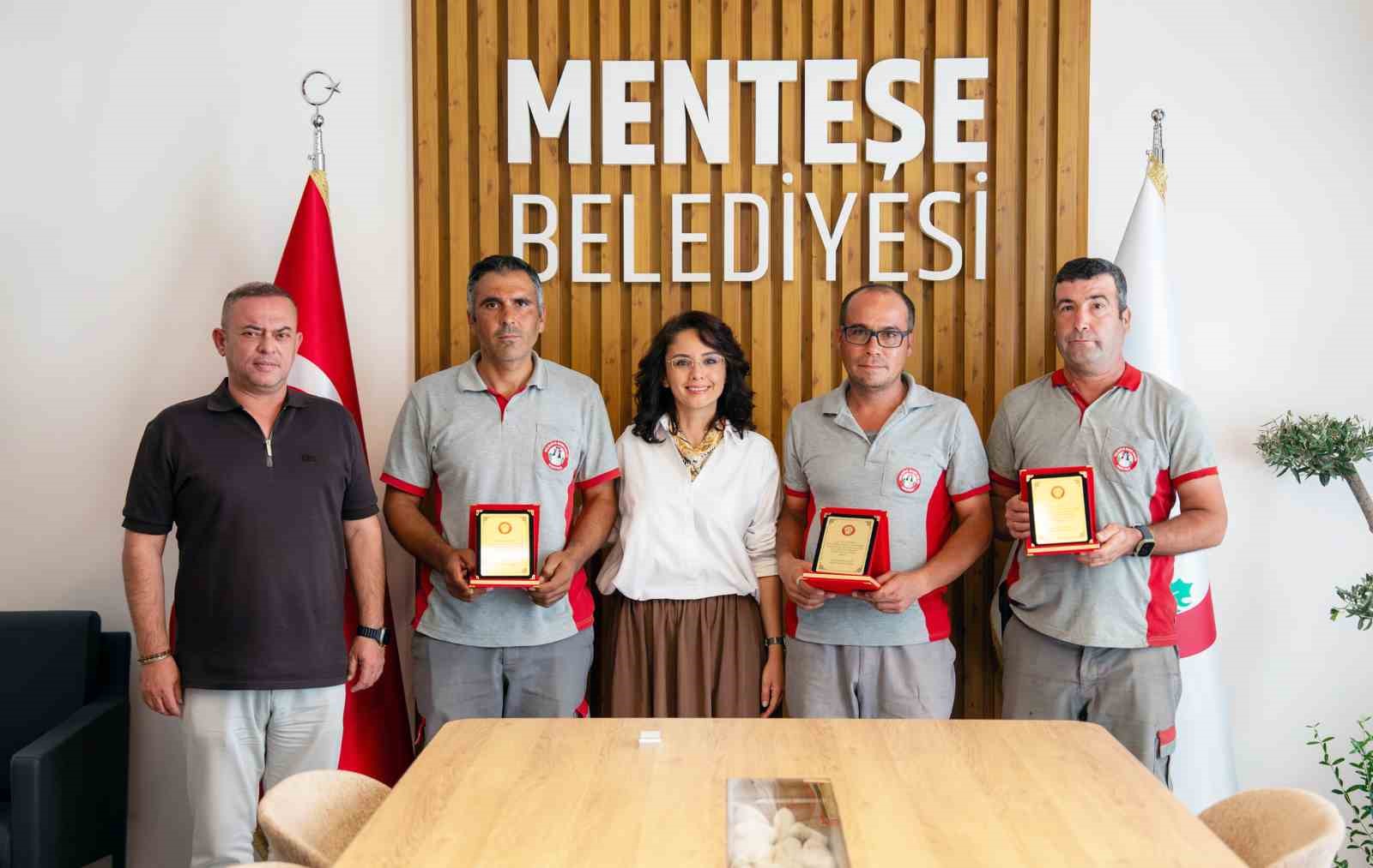 bulduklari-cantayi-sahibine-teslim-eden-personele-baskan-koksal-aras-tan-ozendirme-primi