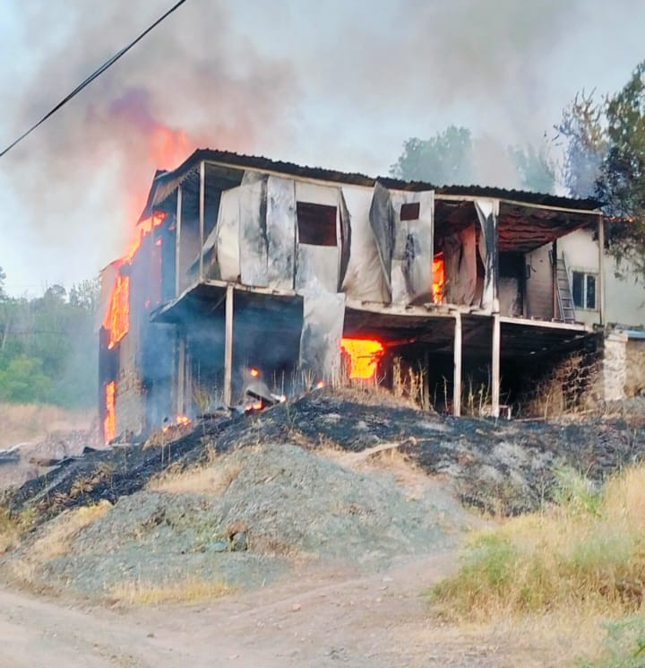 kemah-ta-2-katli-ev-yanginda-kullanilamaz-hale-geldi