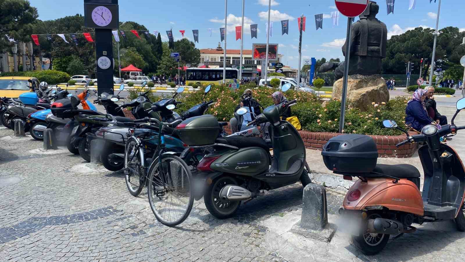 yogun-trafikten-kacan-vatandaslar-motosiklete-yoneliyor