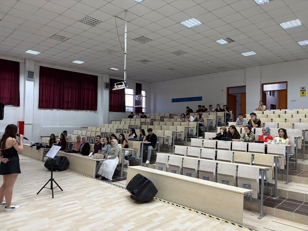 hisarcik-myo-bahar-yariyili-sonu-motivasyon-konseri-duzenlendi