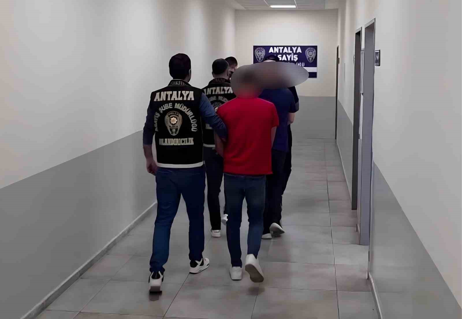 antalya-da-1-2-milyon-liralik-dolandiriciliga-4-tutuklama