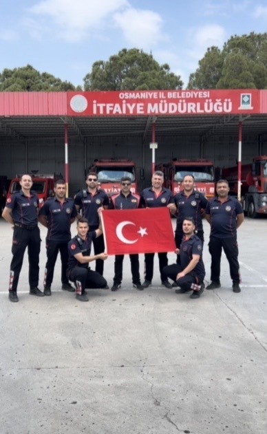 osmaniye-de-itfaiyecilerden-a-milli-takim-a-klipli-destek
