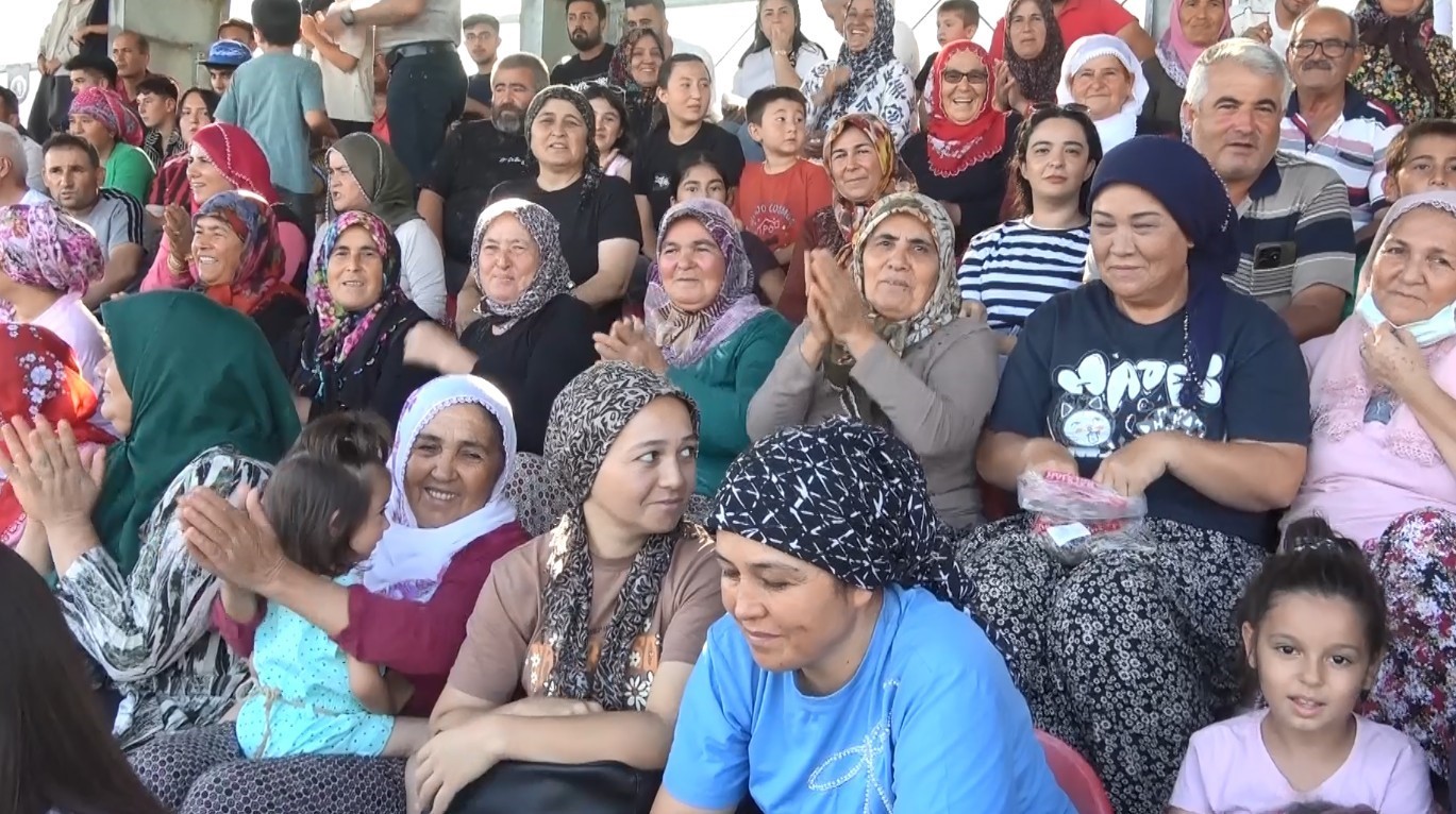 mersin-deki-futbol-turnuvasi-finalini-binlerce-taraftar-izledi