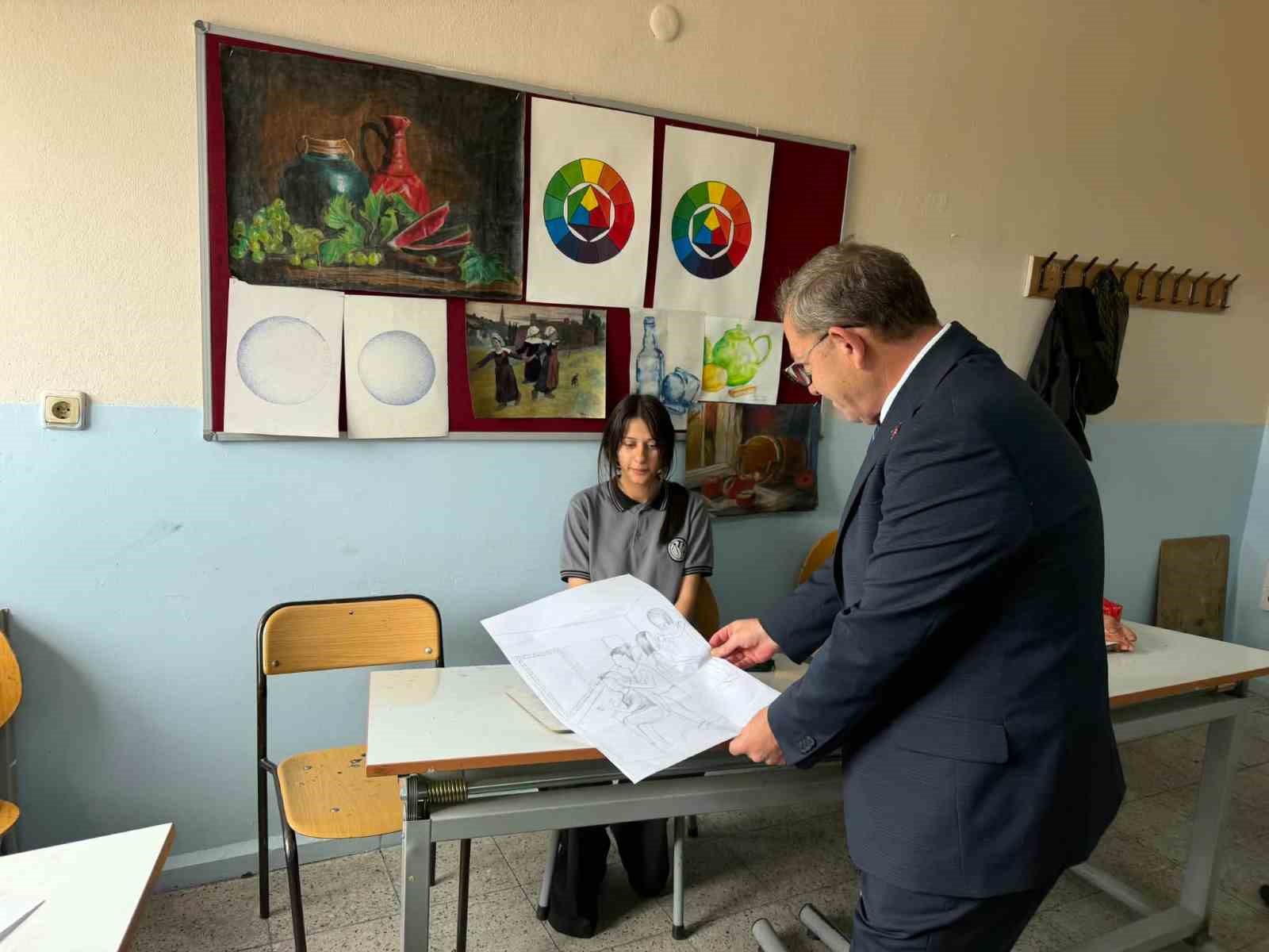 vali-polat-guzel-sanatlar-lisesi-nde-ogrencilerle-bulustu