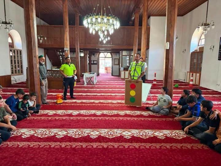 refahiye-de-ogrencilere-trafik-guvenligi-egitimi-verildi