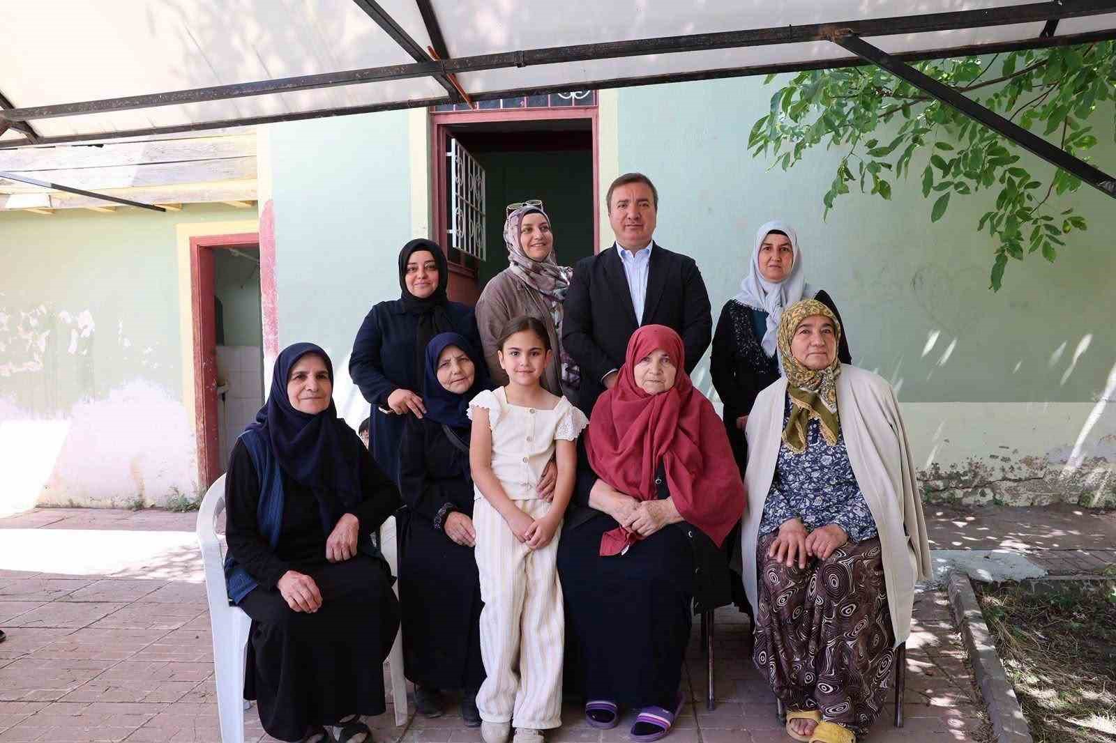 vali-aydogdu-urek-koyunde-vatandaslarin-taleplerini-dinledi