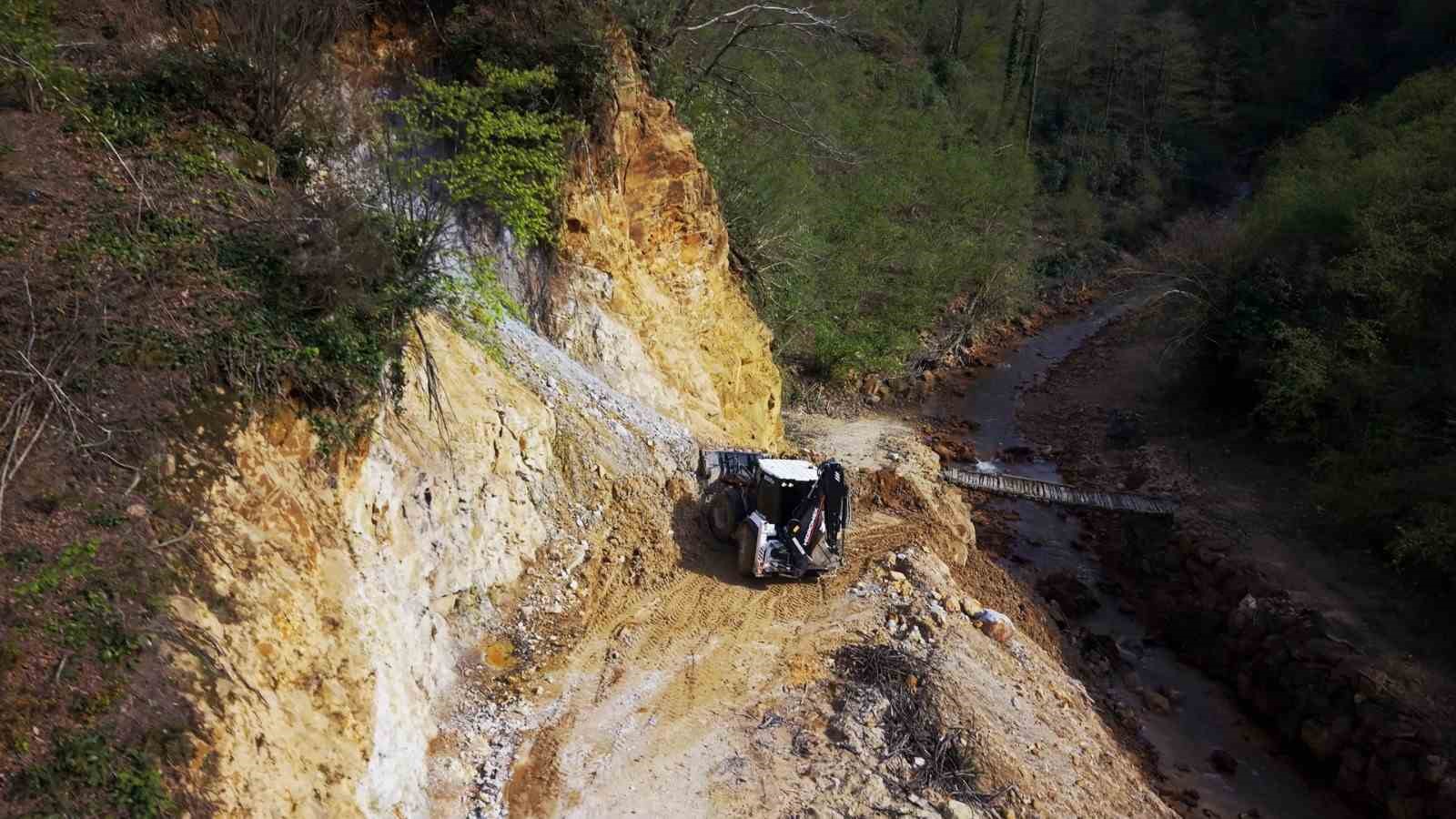 giresun-da-heyelan-sahalarinda-calismalar-suruyor