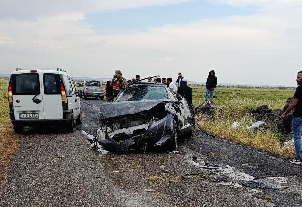 diyarbakir-da-2-kisinin-oldugu-kaza-ani-cep-telefonu-kamerasina-yansidi