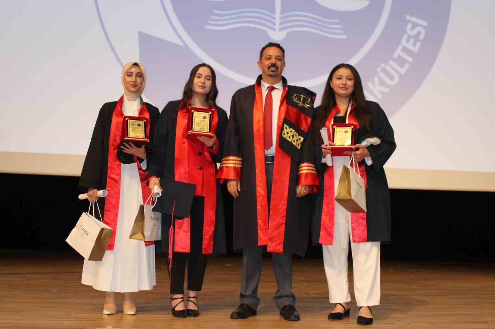 eru-de-208-genc-avukat-mezun-oldu