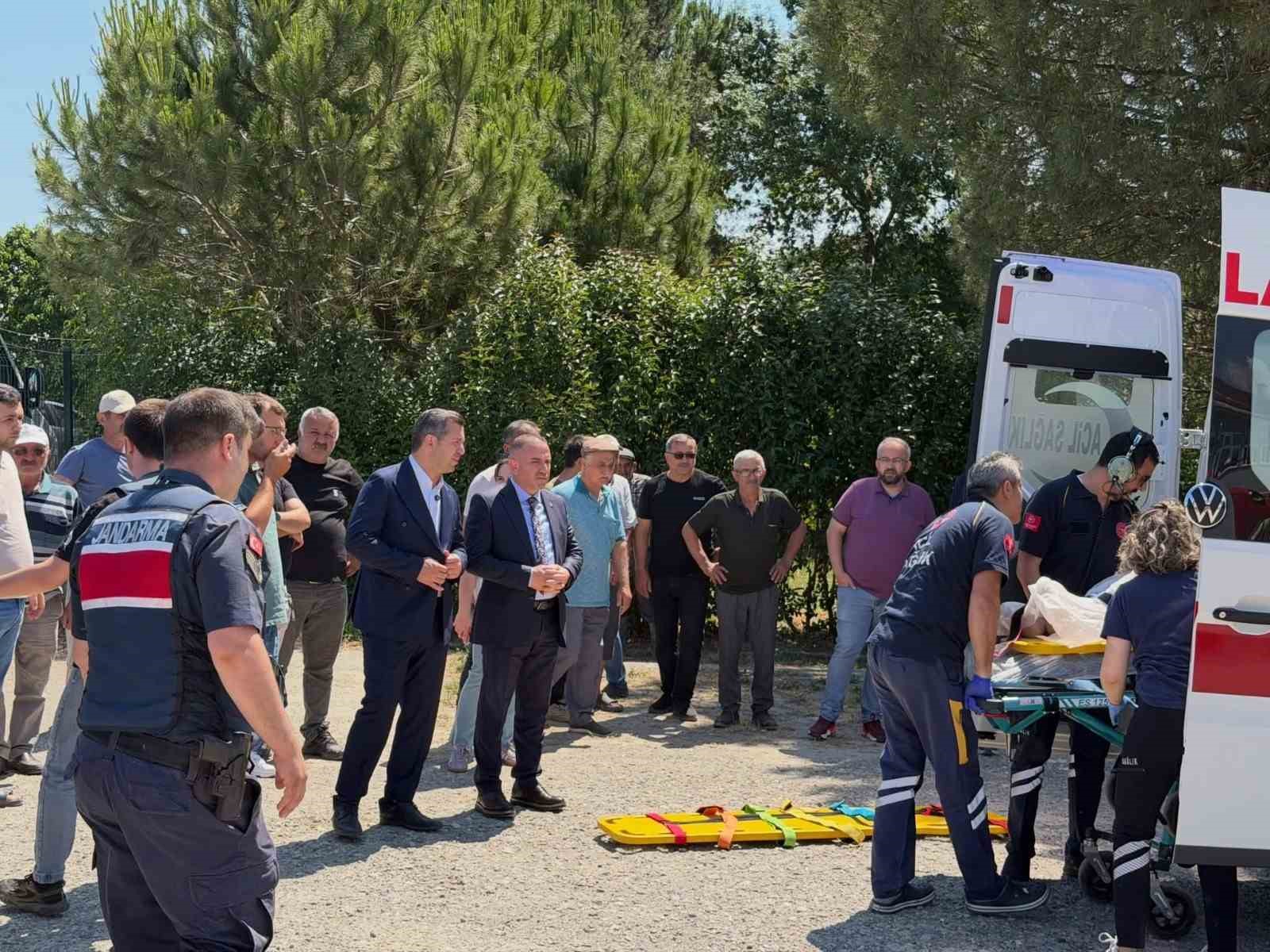 alacam-da-traktor-devrildi-yarali-surucu-ambulans-helikopterle-sevk-edildi