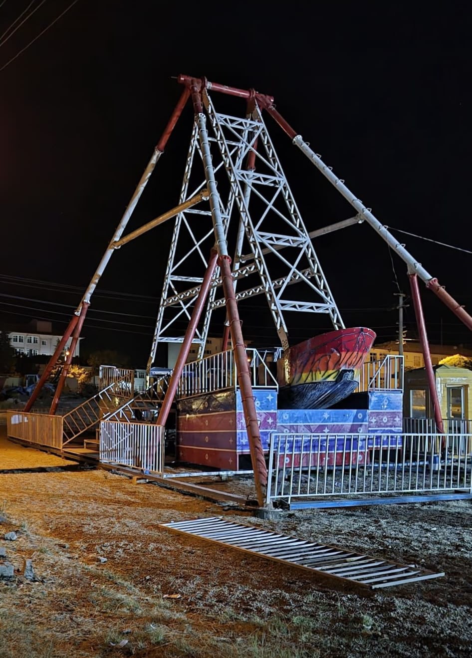 kirsehir-de-lunaparkta-is-kazasi-gondoldan-dusen-isci-yaralandi