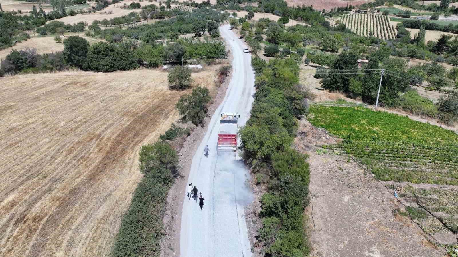 manisa-da-1999-da-acilan-yol-27-yil-sonra-asfaltla-bulustu