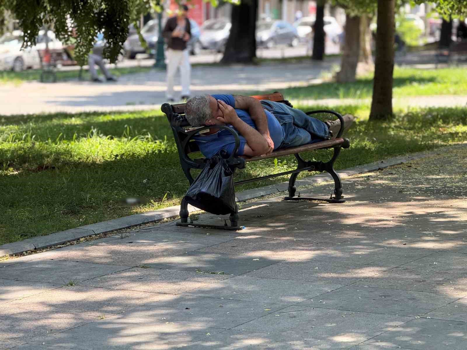 megakent-istanbul-da-sicak-hava-ve-nem-bunaltti
