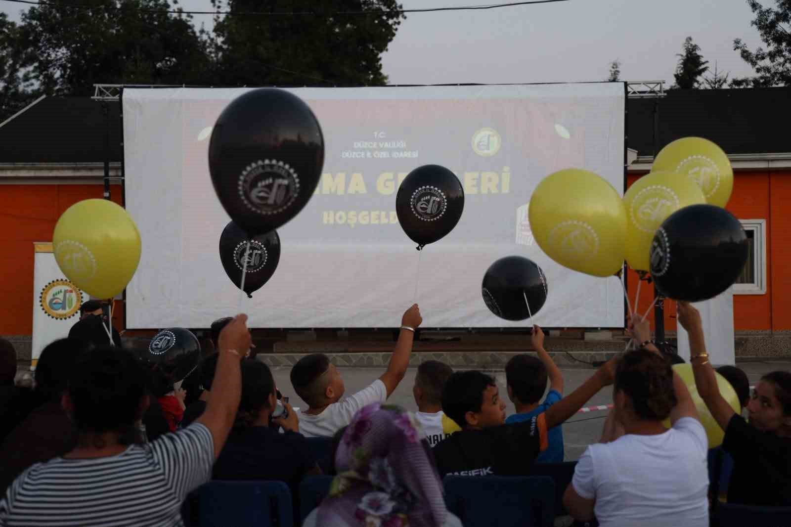 acik-hava-sinemasi-ihsaniye-koyunde