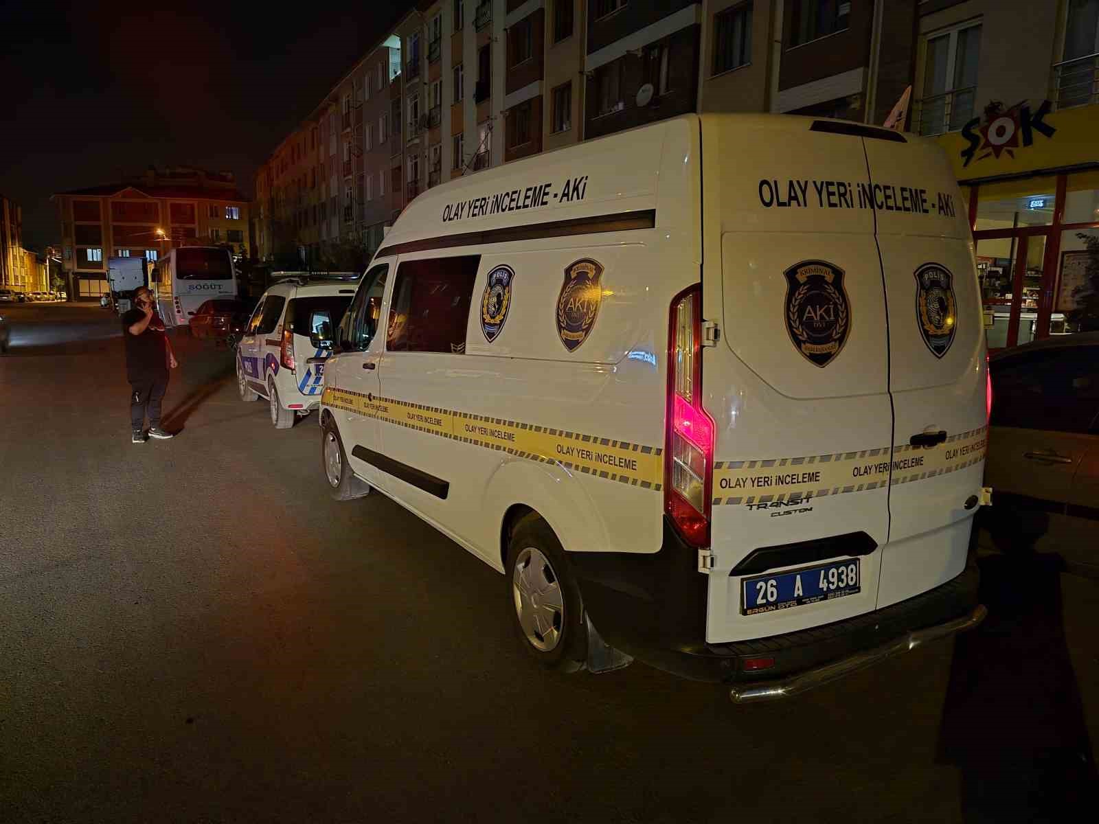 kalp-krizi-geciren-sahis-ambulansta-hayatini-kaybetti