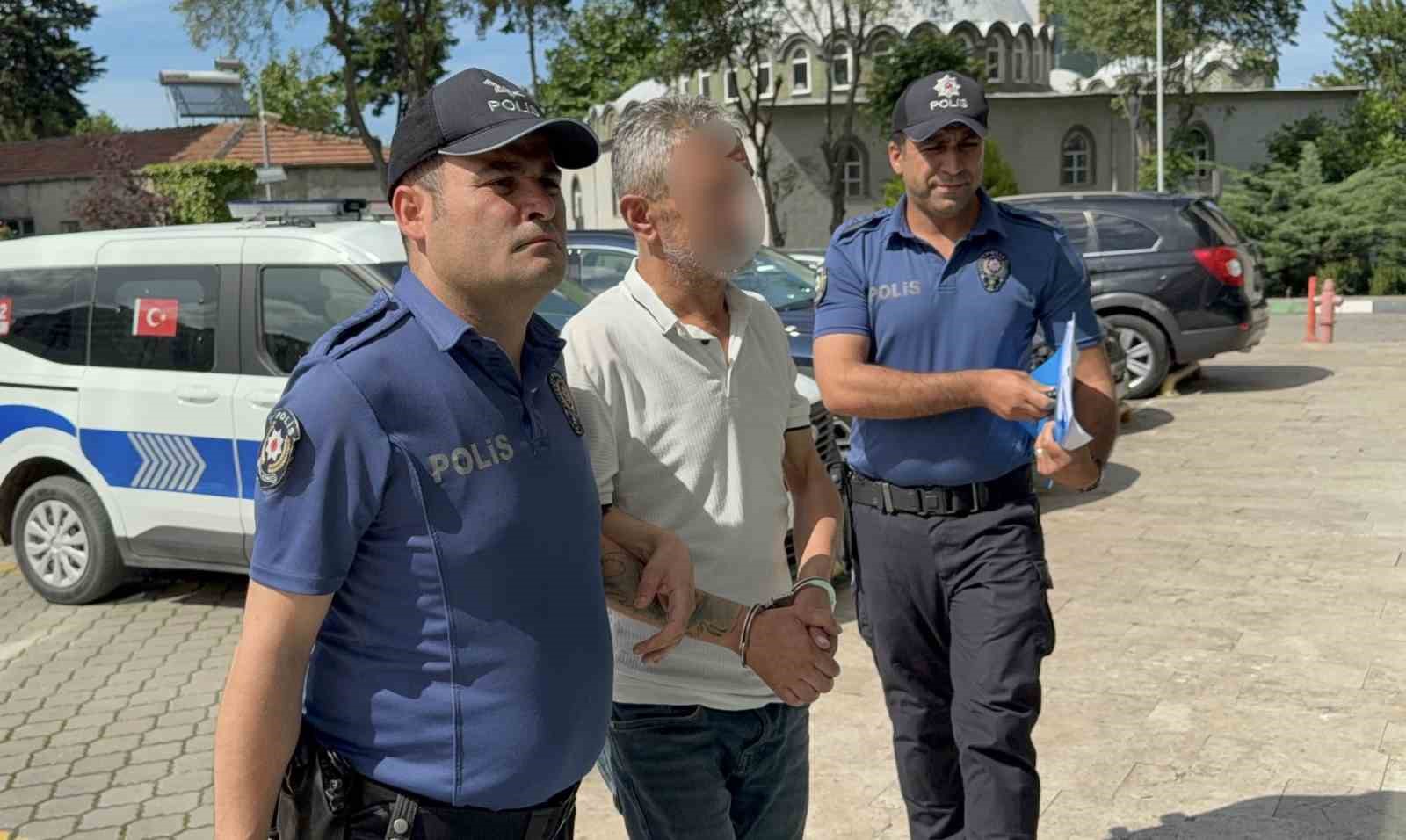 kavga-ettigi-sahis-duserek-agir-yaralaninca-gozaltina-alindi