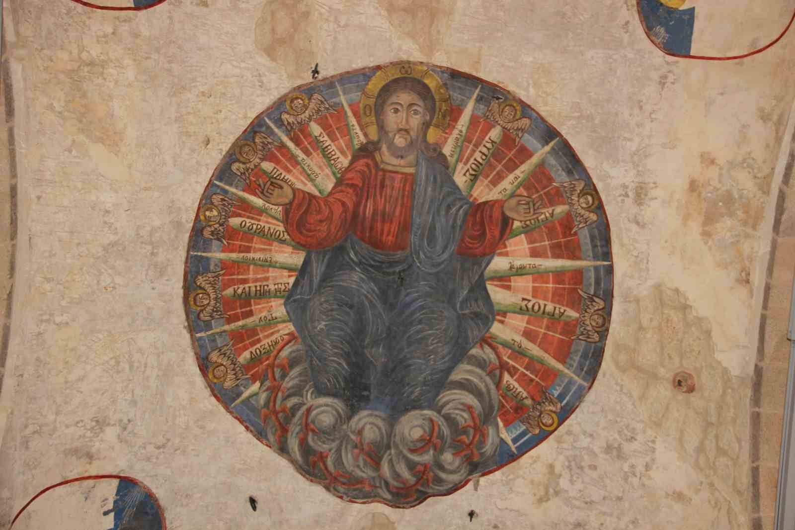 erzurum-un-ayasofyasi-nda-restorasyonda-hazreti-isa-freski-cikti