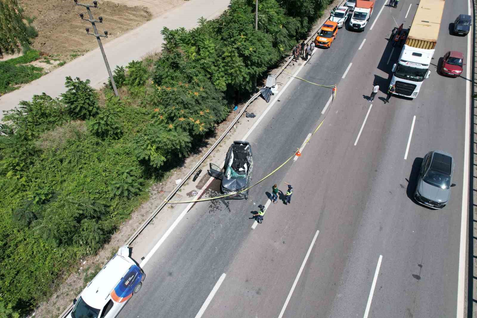 tira-arkadan-carpan-otomobilin-tavani-koptu-uzman-onbasi-hayatini-kaybetti