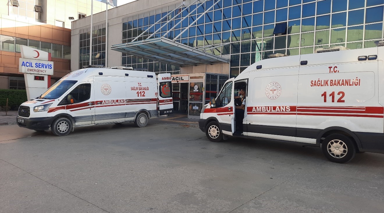 durdurdugu-otomobile-kursun-yagdirdi-1-i-agir-3-yarali