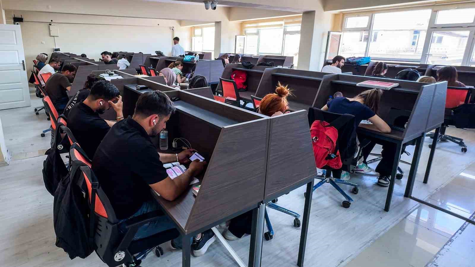 sinav-maratonundaki-genclere-turhal-belediyesi-nden-modern-calisma-merkezi