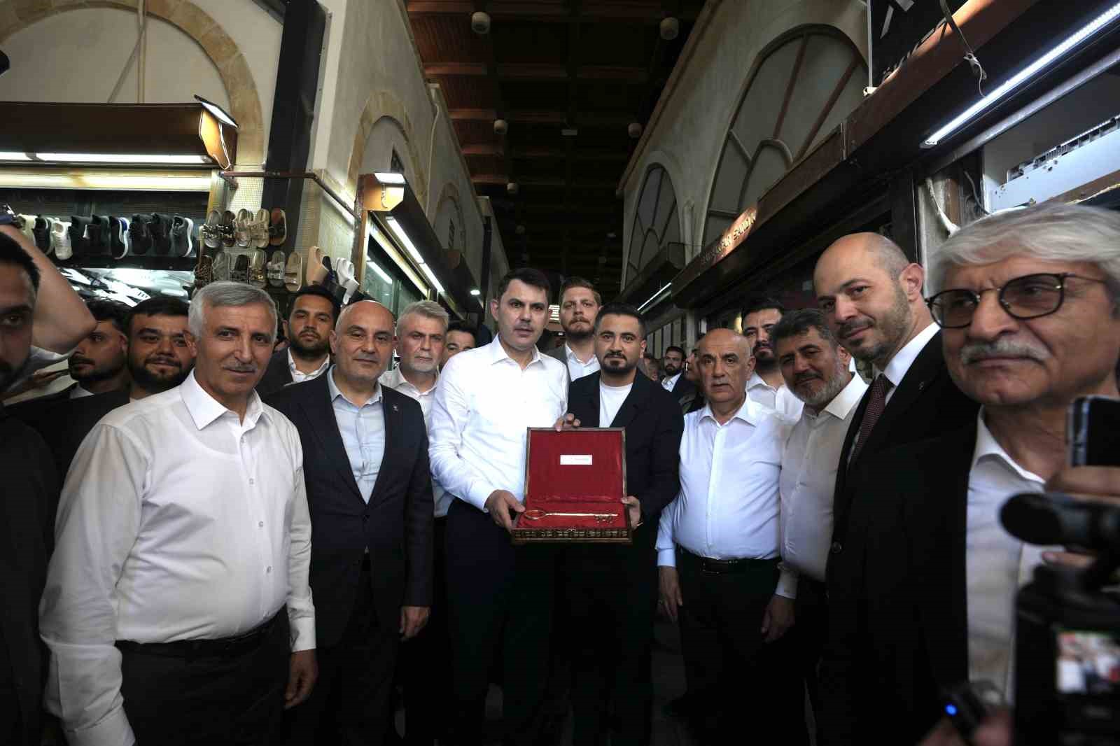 bakan-kurum-kahramanmaras-ta-kapalicarsi-yi-ziyaret-etti