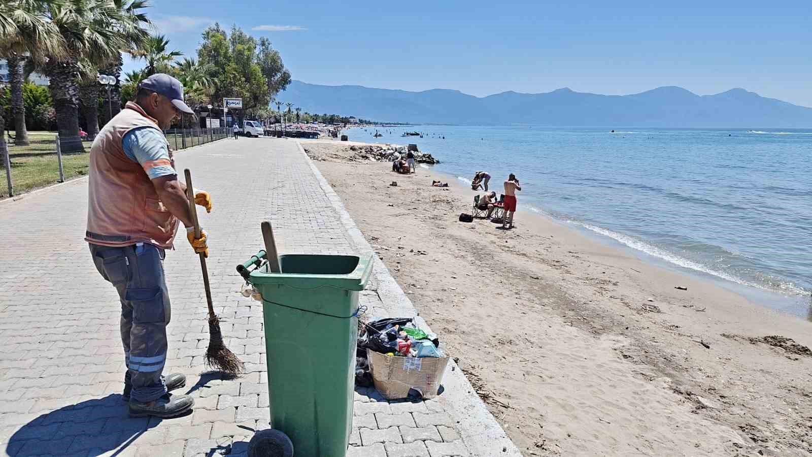 kusadasi-da-bayramtatilinde-3-bin-67-ton-cop-toplandi