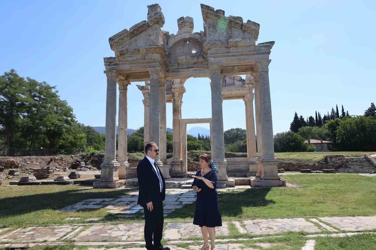 kaymakam-battal-afrodisias-taki-calismalari-inceledi