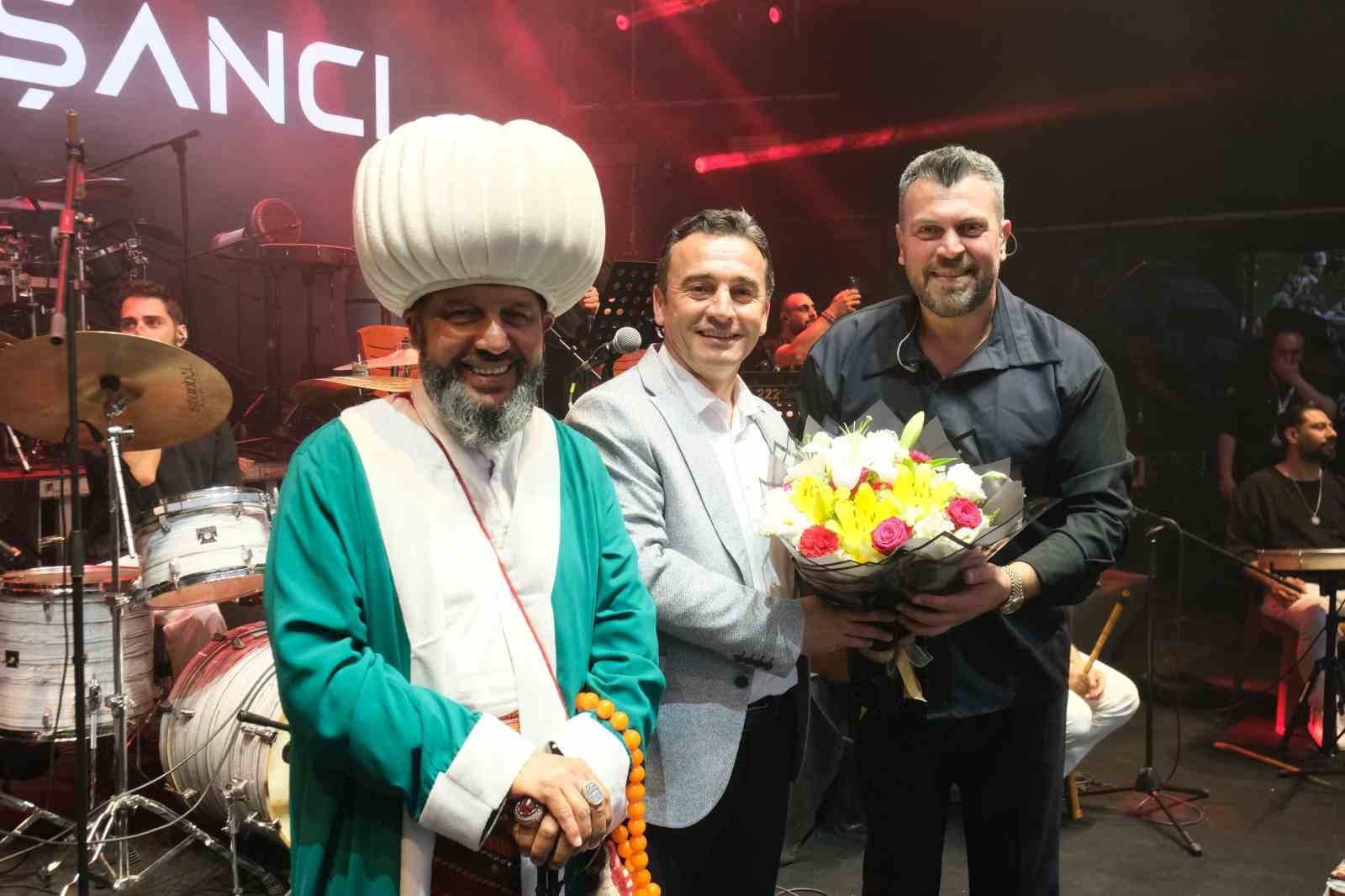 festivalde-sahne-alan-sanatcilar-hayran-birakti