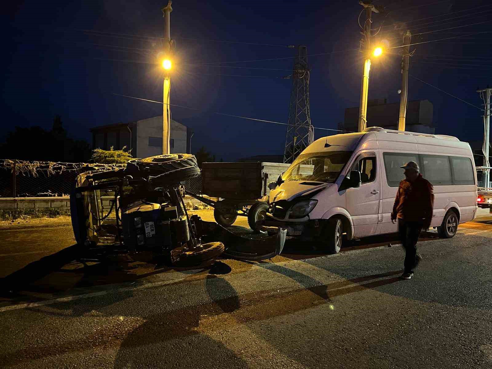 minibusle-traktor-carpisti-6-kisi-yaralandi