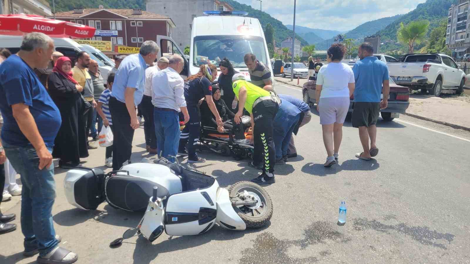motosikletin-carptigi-kadin-yaralandi