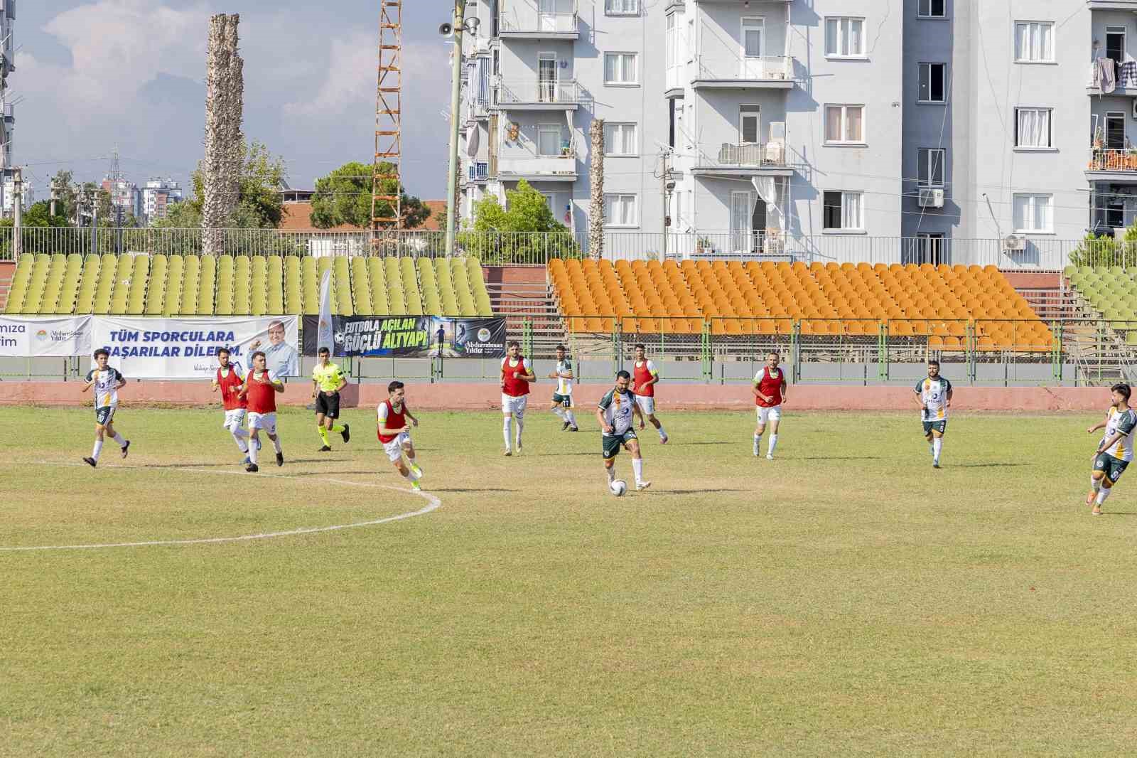 mersin-de-30-agustos-zafer-kupasi-futbol-turnuvasi-basladi