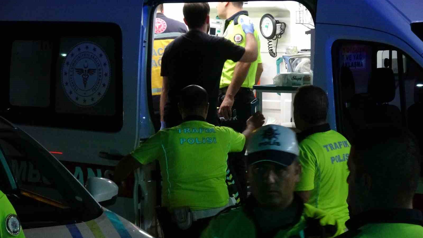 malatya-da-ekip-araci-ile-otomobil-carpisti-2-si-polis-3-yarali